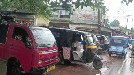 কৈলাশহর: বামেদের ডাকা ধর্মঘটের সারা কৈলাসহরে তেমন একটা পড়েনি