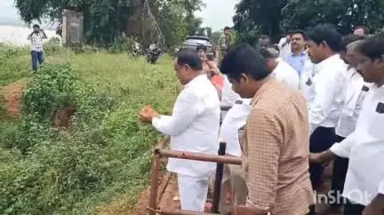 భూపాలపల్లి: పంబాపూర్ భీమ్ ఘనపూర్ చెరువు నీటిని విడుదల చేసిన భూపాలపల్లి ఎమ్మెల్యే