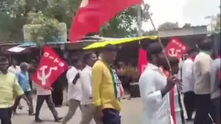ఆలేరు: పట్టణంలో దేశవ్యాప్త సార్వత్రిక సమ్మెలో భాగంగా భారీ ర్యాలీ నిర్వహించిన కార్మిక సంఘాలు