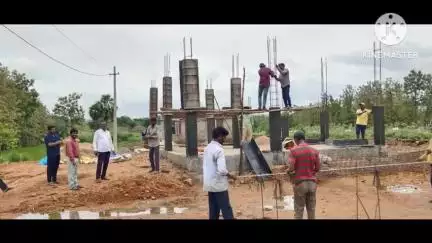 వర్ని: తగిలేపల్లి లో ఇందిరమ్మ ఇండ్ల నిర్మాణాన్ని పరిశీలించిన వర్ని ఎంపీడీవో వెంకటేశ్వర్