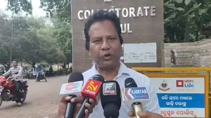 ଅନୁଗୋଳ: ଜିଲ୍ଲାପାଳ ଅଫିସ ସମ୍ମୁଖରେ ବିଭିନ୍ନ ସଂଗଠନ ପକ୍ଷରୁ ଆନ୍ଦୋଳନ; ପ୍ରତିକ୍ରିୟା ରଖିଲେ ଉପେନ୍ଦ୍ର କୁମାର ଶର୍ମା