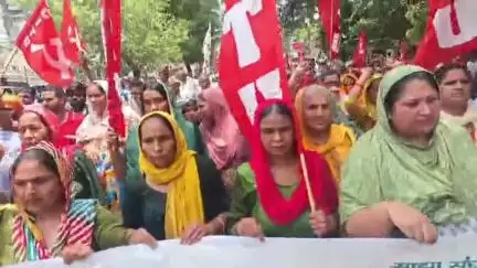 थानेसर: कुरुक्षेत्र लघु सचिवालय पर केंद्रीय ट्रेड यूनियन और कर्मचारी संगठनों द्वारा राष्ट्रव्यापी हड़ताल