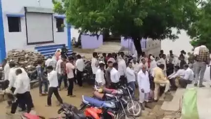 खातेगांव: नेमावर में अंतिम संस्कार के लिए घाटों पर नहीं हैं इंतजाम, परिजन परेशान, बारिश ने बढ़ाई मुश्किलें