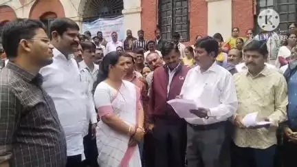 ಹುಬ್ಬಳ್ಳಿ ನಗರ: ಪ್ರತಿಭಟನೆ ಕೈ ಬಿಟ್ಟು ನಾಳೆಯಿಂದ ಕೆಲಸಕ್ಕೆ ಹಾಜರಾಗಿ:ನಗರದಲ್ಲಿ ಹುಧಾ ಪಾಲಿಕೆ ಮೇಯರ್ ಜ್ಯೋತಿ ಪಾಟೀಲ್