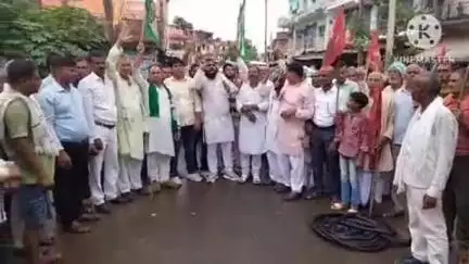 बेलहर: चुनाव आयोग के विशेष पुनरीक्षण कार्यक्रम के विरोध में इंडिया गठबंधन ने बेलहर में किया सड़क जाम