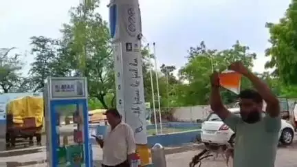 पनागर: अंजली पेट्रोल पंप पर पानी मिला पेट्रोल डालने का वीडियो हो रहा वायरल, लोगों के वाहन हुए बंद