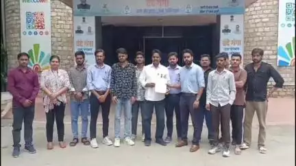 चित्तौड़गढ़: कलेक्ट्रेट पर राजस्थान नर्सिंग यूनियन के लोगों ने मुख्यमंत्री के नाम दिया ज्ञापन, रखी अपनी मांग