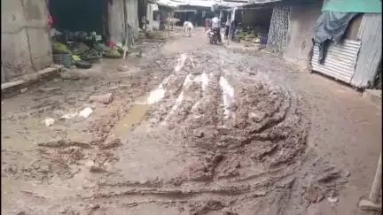 जौरा: जौरा शहर की नई सब्जी मंडी में जलभराव से व्यापारी और आम लोग परेशान