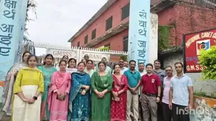 ढटवाल: बणी स्कूल के लिए अध्यापिका मीना कुमारी ने बनवाया स्टील का गेट, स्थानीय लोगों ने की सराहना