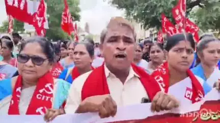 ఆదోని: ఆదోనిలో దేశవ్యాప్తంగా సమ్మె కార్యక్రమంలో పాల్గొన్న కార్మిక సంఘాలు