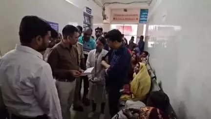 बटियागढ़: दमोह कलेक्टर सुधीर कोचर बटियागढ़ पहुंचे, मातृत्व स्वास्थ्य शिविर का जायजा लिया