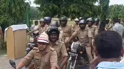 बागपत: महाशिवरात्रि को लेकर बागपत प्रशासन ने 66 मोबाइल बाइक को हरी झंडी दिखाकर पुलिस लाइन से रवाना किया
