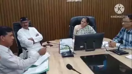 टिहरी: नई टिहरी शहर में आपदाओं से उत्पन्न स्थिति के समाधान के लिए विधायक किशोर उपाध्याय और जिलाधिकारी ने की बैठक