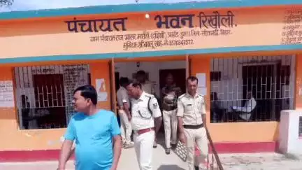 डुमरा: डुमरा प्रखंड के रिखौली में उपचुनाव शांतिपूर्ण, मतदाताओं में दिखा उत्साह