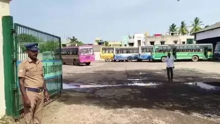 திருவள்ளூர்: பாரத் பந்த்- தொழிற்சங்கங்கள் வேலை நிறுத்தம் அறிவித்து இருந்தாலும்
திருவள்ளூரில் வழக்கம் போல்  பேருந்துகள் இயங்கியது