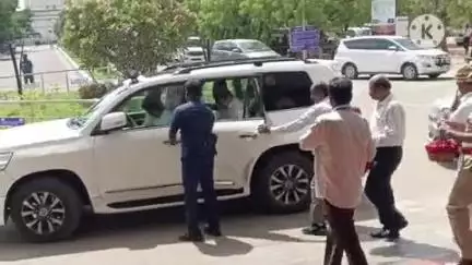 கரூர்: ஆட்சியர் அலுவலக கூட்டரங்கில் துணை முதல்வர் உதயநிதி ஸ்டாலின் தலைமையில் ஆய்வு கூட்டம்