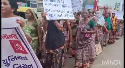 મોડાસા: રાષ્ટ્રવ્યાપી હડતાળને સફળ બનાવવા શહેરના ચાર રસ્તા ખાતેથી આંગણવાડી,આશા,ફેશીલેટર કર્મીઓની રેલી યોજાઈ.
