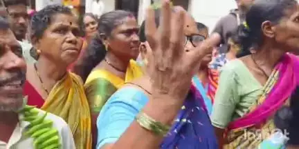 उत्तर सोलापूर: सेंटर ऑफ इंडियन ट्रेड यूनियन्सच्या वतीने ७० फुट भाजी मंडई प्रश्नी आंबेडकर चौक येथील महापालिका समोर ठिय्या अंदोलन