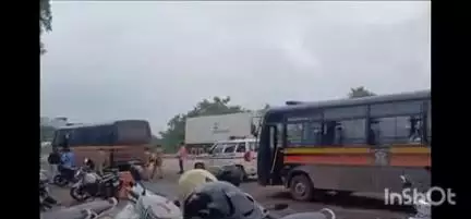 नाशिक: बिऱ्हाड मोर्चाच्या पार्श्वभूमीवर आडगाव ट्रक टर्मिनल येथे  पोलिसांचा मोठा फौज फाटा