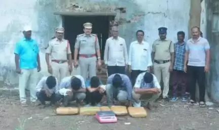 తిరువూరులో అక్రమంగా గంజాయి విక్రయిస్తున్న ఐదుగురు వ్యక్తులు అరెస్ట్