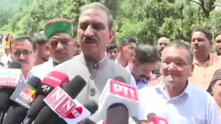 मंडी: हिमाचल CM का ऐलान- घर बनाने के लिए सरकार देगी 7 लाख, गाय खरीदने पर मिलेंगे 50 हजार, सोशल मीडिया पर हो रही राजनीति