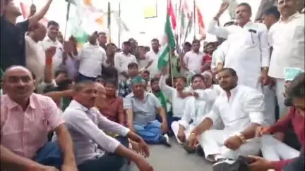 बोध गया: मतदाता पुनरीक्षण के विरोध में बोधगया में सड़कों पर उतरे विधायक कुमार सर्वजीत, कार्यकर्ताओं ने किया प्रदर्शन