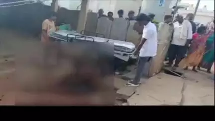 ಚಿಕ್ಕಬಳ್ಳಾಪುರ: ಮಂಚನಬಲೆಯಲ್ಲಿ ಪ್ರೀತಿಸಿದ ಅತ್ತೆ ಮಗಳಿಗೆ ಆಸಿಡ್ ಎರಚಿ ತಾನೂ ಬೆಂಕಿಹಚ್ಚಿಕೊಂಡ ಪ್ರಕರಣ ಭಗ್ನಪ್ರೇಮಿ ಸಾವು.
