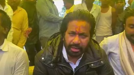 अमरावती: धनगर बांधवाच्या वाड्यावर चहा घेत माजी आमदार बच्चु कडू यांनी सरकारला संतप्त सवाल
