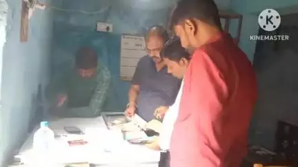 बिश्रामपुर: विश्रामपुर व रेहला में संचालित अंग्रेजी शराब दुकान को सीओ की मौजूदगी में किया गया सील