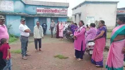 कटंगी: धरती आबा शिविर: टेकाड़ी पंचायत में लापरवाही, पंचायत में ताला जड़ा मिला, शासकीय कर्मचारी परेशान