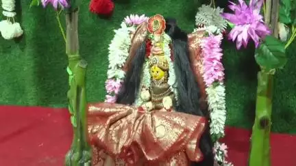అదిలాబాద్ అర్బన్: ఆదిలాబాద్లోని కన్యకా పరమేశ్వరి ఆలయంలో పట్టణ ఆర్యవైశ్య మహిళా సంఘం ఆధ్వర్యంలో గోరింటాకు వేడుకలు