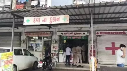 વલસાડ: રૂરલ પોલીસ દ્વારા અતુલ,ગુંદલાવ,કલવાડા વિસ્તારમાં આવેલા મેડિકલ સ્ટોરમાં આકસ્મિક ચેકિંગ હાથ ધરાયું