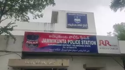 జమ్మికుంట: పట్టణంలోని FCI సమీపంలో టాస్క్ ఫోర్స్ పోలీసులతో కలిసి 15 కిలోల గంజాయిని పట్టుకున్న స్థానిక పోలీసులు నలుగురు అరెస్ట్