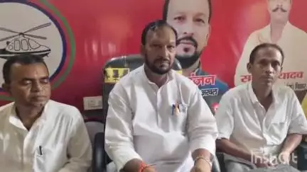 अरवल: बिहार में युवा आयोग के गठन पर लोजपा कार्यकर्ताओं ने कार्यालय में की प्रेस वार्ता