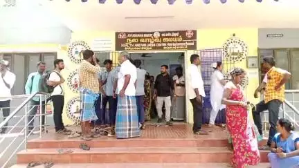 மதுராந்தகம்: எல்.எண்டத்தூர் அரசு ஆரம்ப சுகாதார நிலையத்திற்கு இன்வெர்ட்டர் தனியார் தொண்டு நிறுவனர் சார்பில்
வழங்கினர்