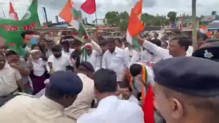 किशनगंज: इंडी गठबंधन ने NH-27 पर लगाया जाम, मतदाता पुनरीक्षण में अनियमितता का आरोप