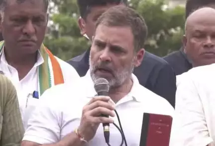 बिहार में बरसे राहुल गांधी, कहा- ये बीजेपी के नॉमिनेटेड इलेक्शन कमिश्नर हैं और आपकी वोट चोरी हो रही है