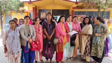 लोहाघाट।मांगों को लेकर लोहाघाट सहित चंपावत जिले में आशाओं का कार्य बहिष्कार।
