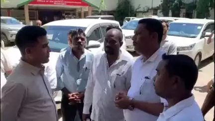 শিৱসাগৰ: অসম চৰকাৰৰ মন্ত্ৰী ৰূপেও গোৱালা শিৱসাগৰত উপস্থিত হৈ বিভিন্ন বিভাগৰ সতে পৰ্যালোচনা বৈঠকত মিলিত হয়