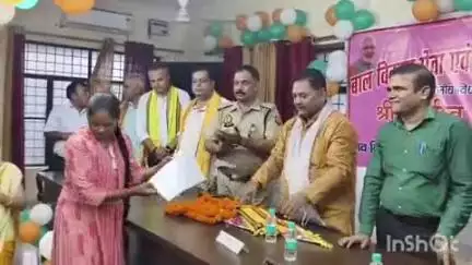 दातागंज: दातागंज तहसील परिसर में आंगनवाड़ी में नई नियुक्ति पत्र का वितरण किया गया, नवजात बच्चों के अन्न प्रासन कार्यक्रम का आयोजन