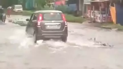 বিনপুর ২: টানা বৃষ্টিতে দুর্ভোগ, জল যন্ত্রণা ,জলমগ্ন শিলদা