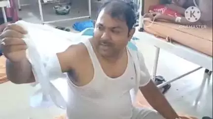 রায়গঞ্জ: স্কুলে চুলোচুলি মারামারির ঘটনায় চাঞ্চল্য রায়গঞ্জের মাড়াইকুড়া ইন্দ্রমোহন বিদ্যাপীঠে, পড়ুয়া নয় শিক্ষকদের মধ্যে এই গোলমাল