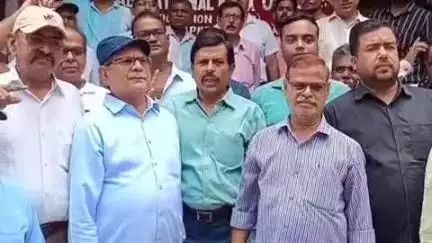 छपरा: जिले के विभिन्न बैंकों के कर्मचारियों की हड़ताल से बैंकिंग सेवाएं ठप्प