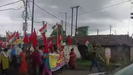 হলদিয়া: হলদিয়া হাতিবেড়িয়া রেল পুলিশ ৬ জন বন সমর্থকের মুক্তি আবারো হলদিয়া রানিচকে অবরোধ বন সমর্থকরা ঘটনাস্থলে পুলিশ