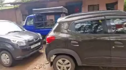 കണ്ണൂർ: ജില്ലയിൽ അങ്ങിങ് അതിക്രമം, ശ്രീകണ്ഠാപുരത്ത് ജോലിക്കെത്തിയ അധ്യാപകരുടെ വാഹനങ്ങളുടെ കാറ്റ് അഴിച്ചുവിട്ടു