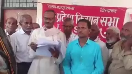 कोरांव: उत्तर प्रदेश किसान सभा के पदाधिकारी ने तहसील मुख्यालय कोरांव पर एकदिवसीय प्रदर्शन कर राष्ट्रपति को संबोधित ज्ञापन सौंपा