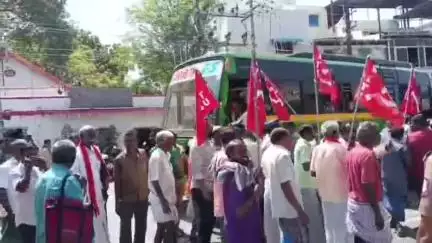 சாத்தூர்: தாலுகா அலுவலகம் முன்பு தொழிற்சங்கங்கள் சார்பாக மத்திய அரசை கண்டித்து சாலமரில் ஈடுபட்ட 100 பேர் கைது