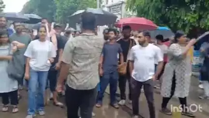 কলকাতা: সৃজন সহ যাদবপুর গাঙ্গুলী বাগান থেকে গ্রেফতার হওয়া বিক্ষোভকারীদের নিঃস্বার্থ মুক্তির দাবীতে কলকাতার রাজপথে প্রতিবাদ
