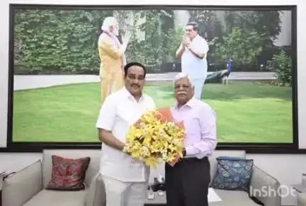 गढ़वा: सांसद विष्णु दयाल राम ने नई दिल्ली में जल शक्ति मंत्री सीआर पाटिल से मंडल डैम को लेकर की मुलाकात