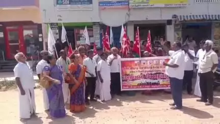 அருப்புக்கோட்டை: எம்எஸ் கார்னர்  பாளையம்பட்டி பகுதியில் நாடு தழுவிய வேலை நிறுத்த போராட்டத்திற்கு ஆதரவு மறியல் ஈடுபட்ட தொழிற்சங்க 125 பேர் கைது
